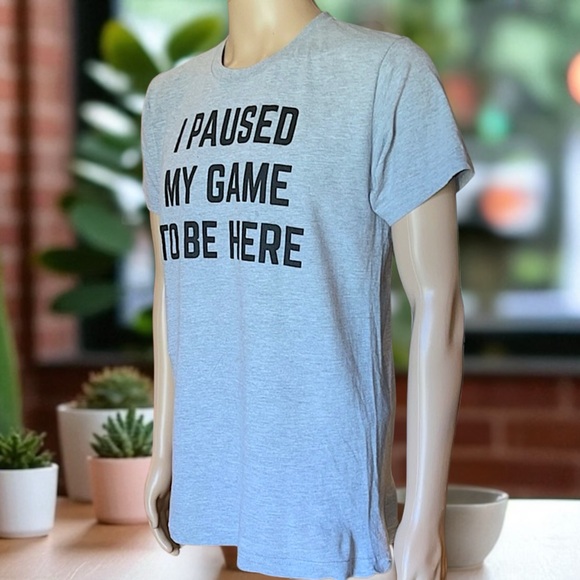 Ann Arbor T-shirt Co. I Paused My Game to Be Here Video Game Joke Phrase T-Shirt - Picture 13 of 16